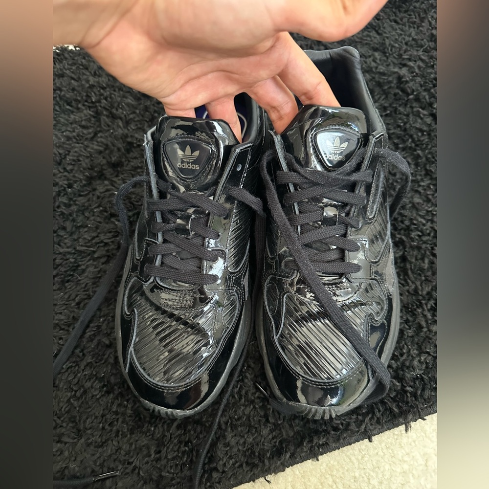 Falcón Adidas shoes (patent leather)